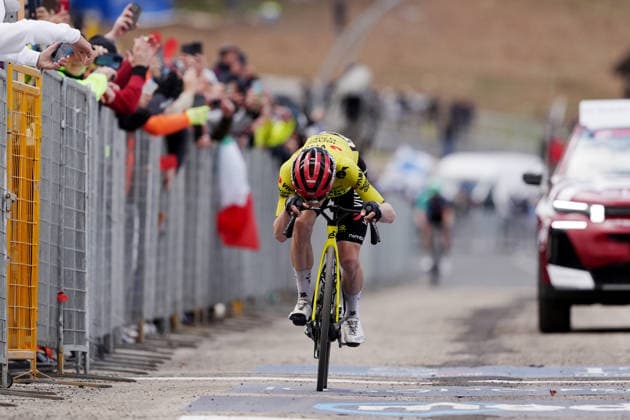 Denmark™s Jonas Vingegaard Hansen of Team Visma Lease A Bike celebrates as he cycles to the finish line to win during Stage 7 of the Giro d™Italia, from Formia to Blockhaus, Italy, Friday, May 15, 2026.  Copyright: xMassimoxPaolone LaPressex