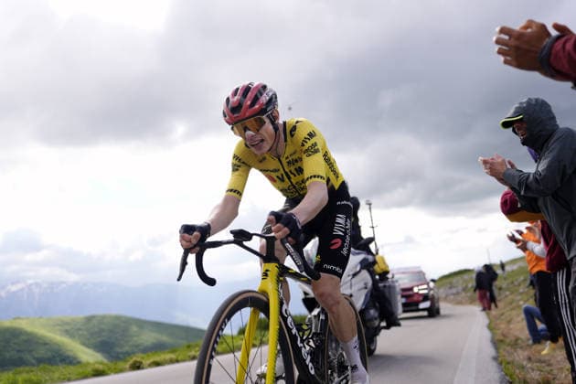 Denmark™s Jonas Vingegaard Hansen of Team Visma Lease A Bike leads the race during Stage 7 of the Giro d™Italia from Formia to Blockhaus, Italy. Friday May 15, 2026.  Copyright: xFabioxFerrarix xLaPressex