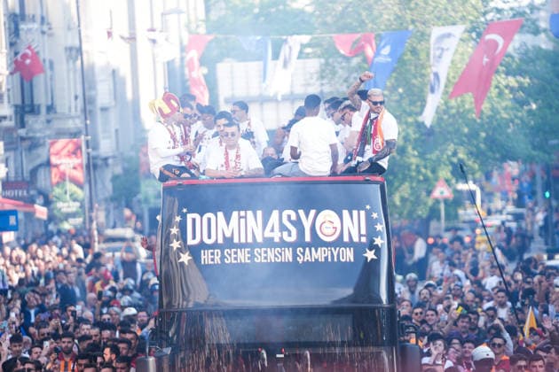 Galatasaray celebrates Turkish Super Lig title in Istanbul ISTANBUL, TURKIYE - MAY 15: Galatasaray players celebrate atop an open-top bus after clinching the 2025-26 Turkish Super Lig title, departing from in front of the historic Galatasaray High School, as thousands of fans line the streets of Istanbul, Turkiye on May 15, 2026. Hakan Akgun Anadolu Istanbul Turkey. Editorial use only. Please get in touch for any other usage.  Copyright: x2026xAnadoluxHakanxAkgunx