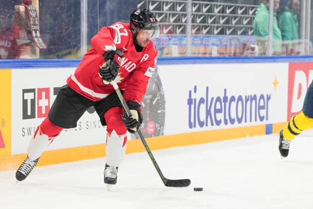FRIBOURG, SWITZERLAND MAY 15 Sidney Crosby of Canada in action during the 2026 IIHF Ice Hockey World Championship Switzerland game between Canada and Sweden at BCF Arena on May 15, 2026 in Fribourg, Fribourg Fribourg BCF Arena Fribourg Switzerland Copyright: xJustPictures.ch JarixPestelaccix jp-en-EuSpIm-JP6_JAR_Canada_Sweden_15May2026_00094