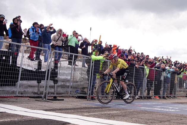 Denmark™s Jonas Vingegaard Hansen of Team Visma Lease A Bike celebrates as he cycles to the finish line to win during Stage 7 of the Giro d™Italia, from Formia to Blockhaus, Italy, Friday, May 15, 2026.  Copyright: xMassimoxPaolone LaPressex