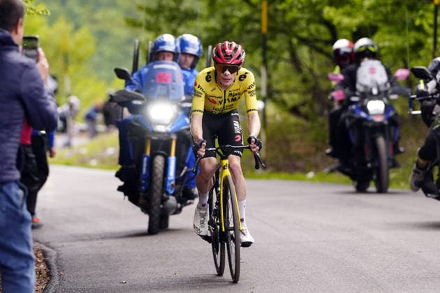 Denmark™s Jonas Vingegaard Hansen of Team Visma Lease A Bike leads during Stage 7 of the Giro d™Italia from Formia to Blockhaus, Italy. Friday May 15, 2026.  Copyright: xFabioxFerrarix xLaPressex