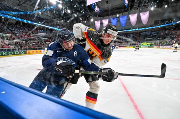 ZURICH, SWITZERLAND MAY 15 Olli Maatta of Finland and Joshua Samanski of Germany in a battle along the boards during the 2026 IIHF Ice Hockey World Championship Switzerland game between Finland and Germany at Swiss Life Arena on May 15, 2026 in Zurich, Zurich Zurich Swiss Life Arena Zurich Switzerland Copyright: xJustPictures.ch AndreaxBrancax jp-en-EuSpIm-JP7_ANB_Fin_Ger_15052026_1569