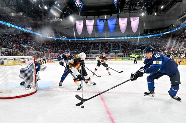 ZURICH, SWITZERLAND MAY 15 Andreas Eder of Germany in a battle for the puck against Mikko Lehtonen of Finland L and Henri Jokiharju of Finland R during the 2026 IIHF Ice Hockey World Championship Switzerland game between Finland and Germany at Swiss Life Arena on May 15, 2026 in Zurich, Zurich Zurich Swiss Life Arena Zurich Switzerland Copyright: xJustPictures.ch AndreaxBrancax jp-en-EuSpIm-JP7_ANB_Fin_Ger_15052026_1681
