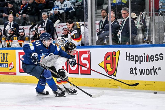 ZURICH, SWITZERLAND MAY 15 Ville Heinola of Finland and Daniel Fischbuch of Germany in a battle for the puck during the 2026 IIHF Ice Hockey World Championship Switzerland game between Finland and Germany at Swiss Life Arena on May 15, 2026 in Zurich, Zurich Zurich Swiss Life Arena Zurich Switzerland Switzerland Copyright: xJustPictures.ch AndreaxBrancax jp-en-EuSpIm-JP7_ANB_Fin_Ger_15052026_8600