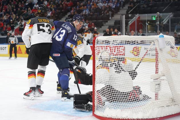 WM 2026 GER FIN Moritz Seider GER vs Jesse Jesse Puljujaervi FIN 15 05 2026 Swiss Life Arena Zuerich , SWITZERLAND, Men IIHF World Championship Zurich 2026 Group A Germany Finland Moritz Seider GER vs Jesse Jesse Puljujaervi FIN in front of goalkeeper Philipp Grubauer GER scoring to 0 1