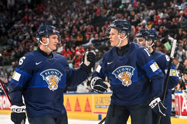 ZURICH, SWITZERLAND MAY 15 Jesse Puljujarvi of Finland R celebrates his goal with Anton Lundell of Finland L during the 2026 IIHF Ice Hockey World Championship Switzerland game between Finland and Germany at Swiss Life Arena on May 15, 2026 in Zurich, Zurich Zurich Swiss Life Arena Zurich Switzerland Copyright: xJustPictures.ch AndreaxBrancax jp-en-EuSpIm-JP7_ANB_Fin_Ger_15052026_8825