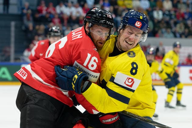 Fribourg, Switzerland - May 15 : Brown Connor of Canada Hagg Robert of Sweden battle for the puck (duel) during the 2026 IIHF Ice hockey, Eishockey World Championship, WM, Weltmeisterschaft match between Canada and Sweden at Fribourg BCF Arena on May 15 , 2026 in Fribourg, Switzerland. Copyright: xGiuseppexVelletrix Sportspressphoto_SPR147043