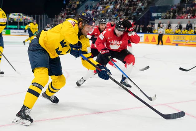 FRIBOURG, SWITZERLAND MAY 15 Jacob Larsson of Sweden L in action during the 2026 IIHF Ice Hockey World Championship Switzerland game between Canada and Sweden at BCF Arena on May 15, 2026 in Fribourg, Fribourg Fribourg BCF Arena Fribourg Switzerland Copyright: xJustPictures.ch JarixPestelaccix jp-en-EuSpIm-JP6_JAR_Canada_Sweden_15May2026_00146