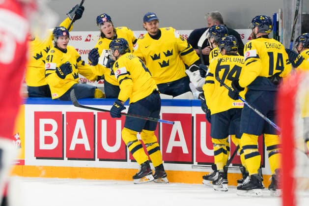 FRIBOURG, SWITZERLAND MAY 15 Jacob Larsson of Sweden celebrates his goal during the 2026 IIHF Ice Hockey World Championship Switzerland game between Canada and Sweden at BCF Arena on May 15, 2026 in Fribourg, Fribourg Fribourg BCF Arena Fribourg Switzerland Copyright: xJustPictures.ch JarixPestelaccix jp-en-EuSpIm-JP6_JAR_Canada_Sweden_15May2026_00176