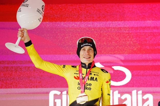 Denmark™s Jonas Vingegaard Hansen of Team Visma Lease A Bike stage winner celebrate on the podium after the Stage 7 of the Giro d™Italia, from Formia to Blockhaus, Italy, Friday, May 15, 2026.  Copyright: xGianxMattiaxD™Alberto LaPressex