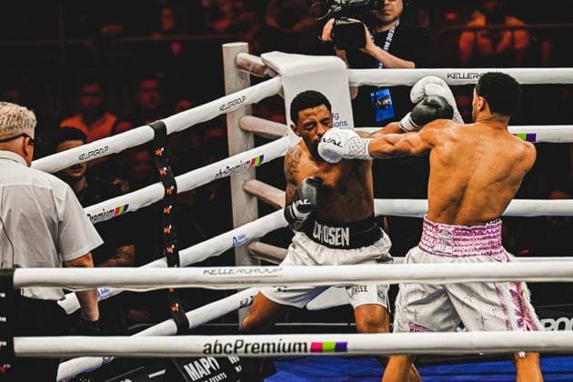 Shae Green and Oluwole Ciosek deliver an intense heavyweight clash at the Ringside Night of the Heavyweights on 15 05 2026 in the SAP Arena Mannheim A boxer attacks with a punch while his opponent reacts defensively and dodges Ringside, 15 05 2026, Mannheim, SAP Arena Copyright: xspeedshotx