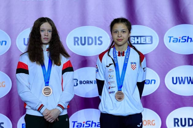 U17 Wrestling European Championships Podium 46kg WW Bronze Darya Nahornaya BLR , Lara Blazekovic CRO Samokov Arena Samokov Bulgaria Copyright: xKostadinxAndonov xUnitedxWorldxWrestlingx Kostadin Andonov United World Wrestling