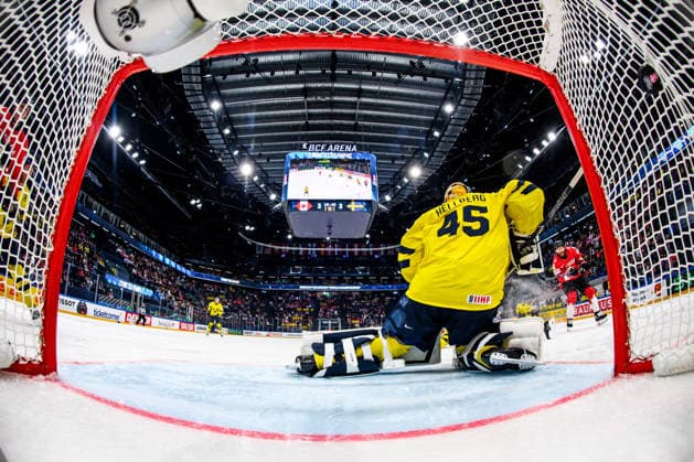 260515 Goaltender Magnus Hellberg of Sweden concedes 4 3 during the 2026 IIHF Ice Hockey World Championship match between Canada and Sweden on May 15, 2026 in Fribourg Photo Jesper Zerman BILDBYRAN kod JZ JZ0714 ishockey ice hockey ishockey vm 2026 vm 2026 iihf world championship kanada canada sverige sweden bbeng bbauto  Copyright: JESPERxZERMAN BB260515JZ086