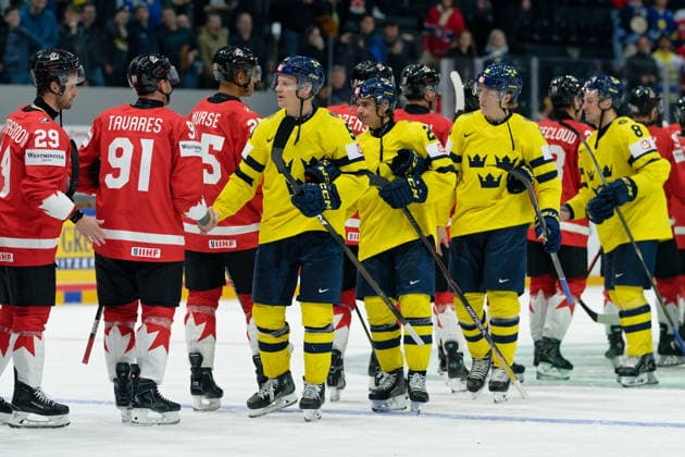 Fribourg, Switzerland - May 15 : Tavares John of Canada and Heineman Emil of Sweden shakes hands during the 2026 IIHF Ice hockey, Eishockey World Championship, WM, Weltmeisterschaft match between Canada and Sweden at Fribourg BCF Arena on May 15 , 2026 in Fribourg, Switzerland. Copyright: xGiuseppexVelletrix Sportspressphoto_SPR147064