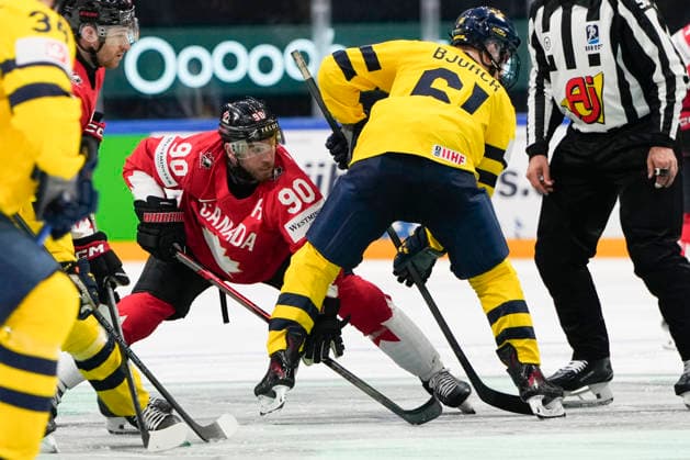 FRIBOURG, SWITZERLAND MAY 15 Ryan O™reilly of Canada L against Viggo Bjorck of Sweden during the 2026 IIHF Ice Hockey World Championship Switzerland game between Canada and Sweden at BCF Arena on May 15, 2026 in Fribourg, Fribourg Fribourg BCF Arena Fribourg Switzerland Copyright: xJustPictures.ch JarixPestelaccix jp-en-EuSpIm-JP6_JAR_Canada_Sweden_15May2026_00230