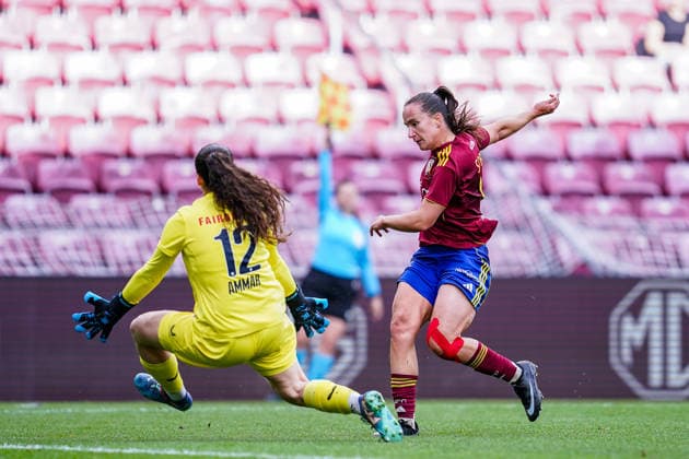 Switzerland AXA Womens Super League 2025 26, Servette FC Chenois Feminin vs FC Zurich Stade de Geneve, Carouge Magdalena Izabela Sobal of Servette FC Chenois Feminin shoots the ball Copyright: xDanielaxPorcellix