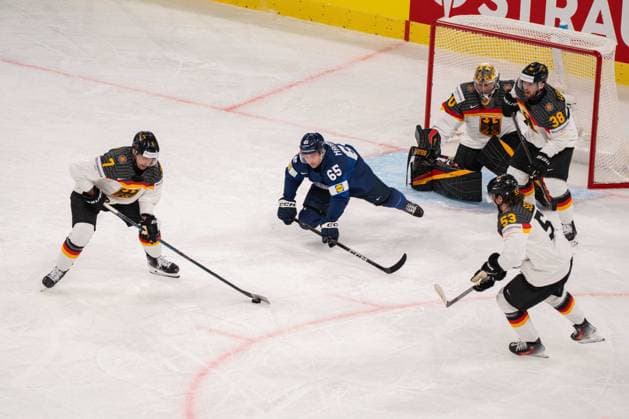 ZURICH, ZURICH - MAY 15: Maximilian Kastner and Moritz Seider of Germany battle with Sakari Manninen of Finland during the 2026 IIHF World Championship, WM, Weltmeisterschaft Group A match between Finland and Germany at Swiss Life Arena on May 15, 2026 in Zurich, Zurich, Switzerland. Copyright: xLivioxBaeriswylx xSPPx Sportspressphoto_SPR147092