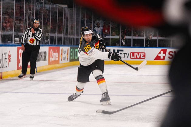 ZURICH, ZURICH - MAY 15: Leon Hüttl of Germany during the 2026 IIHF World Championship, WM, Weltmeisterschaft Group A match between Finland and Germany at Swiss Life Arena on May 15, 2026 in Zurich, Zurich, Switzerland. Copyright: xLivioxBaeriswylx xSPPx Sportspressphoto_SPR147095