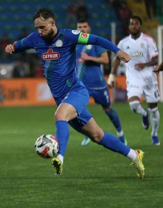 Caykur Rizespor v Besiktas - Turkish Super Lig RIZE, TURKIYE - MAY 15: Hojer (L) of Caykur Rizespor in action during the Turkish Super Lig week 34 football match between Caykur Rizespor and Besiktas at Rize City Stadium in Rize, Turkiye on May 15, 2026. Fikret Delal Anadolu Rize Turkey. Editorial use only. Please get in touch for any other usage.  Copyright: x2026xAnadoluxFikretxDelalx
