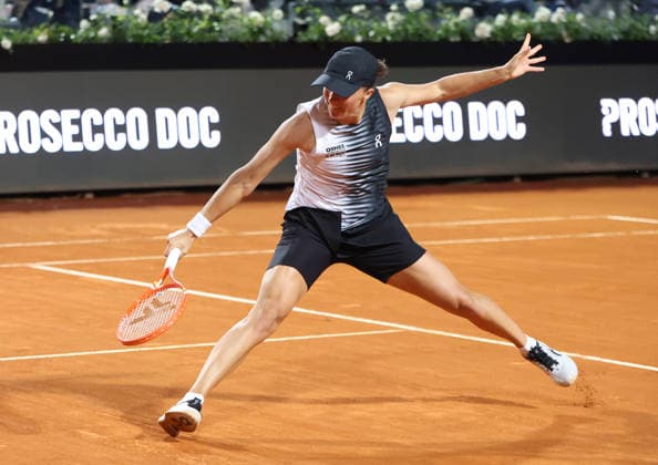 May 15, 2026, Rome, Lazio, Italy: IGA SWIATEK of Poland during the match against E. Svitolina of Ukraine in the semifinals of tennis tournament WTA, Tennis Damen 1000 Internazionali BNL DÃ¢â‚¬â ¢Italia, Rome, Italy. Swiatek lost 4:6, 6:2, 2:6. Tennis 2026, WTA Italian Open: Iga Swiatek 4:6, 6:2, 2:6  - ZUMAc278 20260515_zsp_c278_024 Copyright: xMarcinxCholewinskix