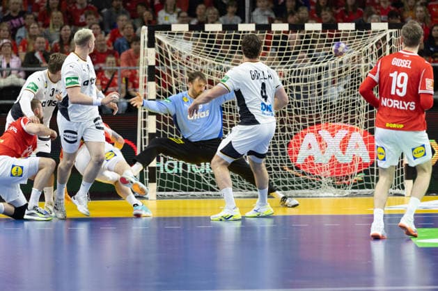 Handballspiel Dänemark gegen Deutschland am 15.5.2026 Kopenhagen, Dänemark 15.5.2026: Andreas Wolff (C) und Mathias Gidsel (R) reagieren während des Handball Länderspiels zwischen Dänemark und Deutschland. (Foto Christian Ender)