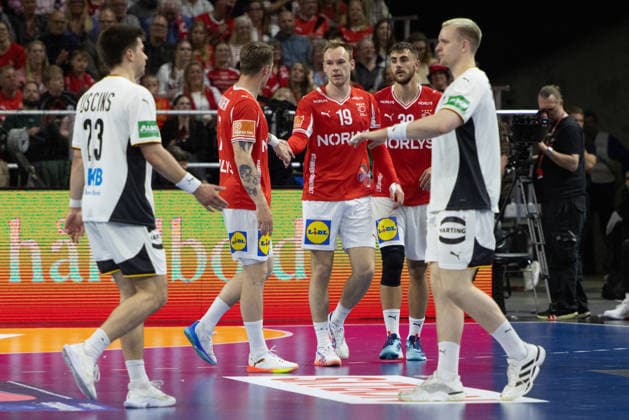 Handballspiel Dänemark gegen Deutschland am 15.5.2026 Kopenhagen, Dänemark 15.5.2026: Mathias Gidsel (C) verabschiedet sich zur Pause 21:13 für Dänemark während des Handball Länderspiels zwischen Dänemark und Deutschland. (Foto Christian Ender)