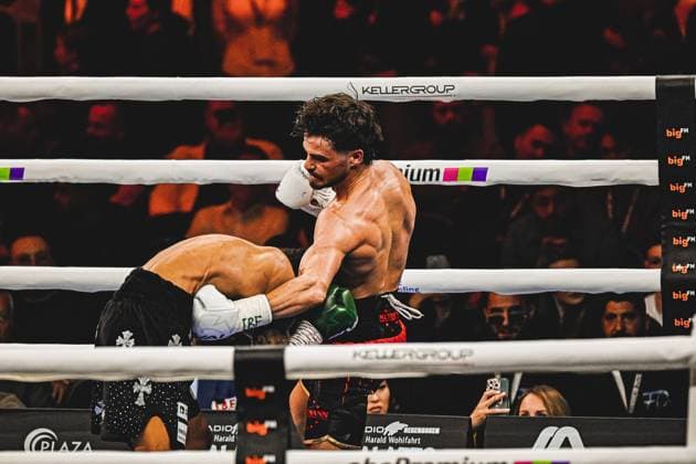Intense exchange of blows in boxing at the SAP Arena Mannheim on 15 05 2026 Devrim Gökduman and Franklyn Donovan deliver an exciting duel in the Ringside Zone - Night of the Heavyweights The two boxers fight with full power for the upper hand in the ring Ringside, 15 05 2026, Mannheim, SAP Arena Copyright: xspeedshotx