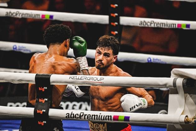 Intense exchange of blows between Devrim Gökduman 101, VIP and Franklyn Donovan in the SAP Arena Mannheim The heavyweight duel of the Ringside Zone Night of the Heavyweights from 15 05 2026 shows Gökduman with green boxing gloves in action against his opponent Ringside, 15 05 2026, Mannheim, SAP Arena Copyright: xspeedshotx
