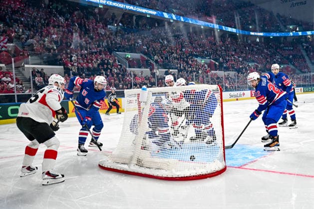 ZURICH, SWITZERLAND MAY 15 Pius Suter of Switzerland scores a goal against goalkeeper Joseph Woll of United States during the 2026 IIHF Ice Hockey World Championship Switzerland game between USA and Switzerland at Swiss Life Arena on May 15, 2026 in Zurich, Zurich Zurich Swiss Life Arena Zurich Switzerland Copyright: xJustPictures.ch AndreaxBrancax jp-en-EuSpIm-JP7_ANB_US_Sui_15052026_2312