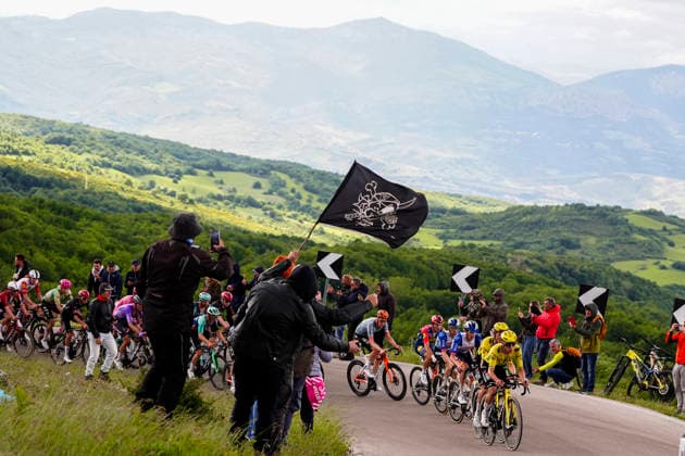The pack rides during Stage 7 of the Giro d™Italia, from Formia to Blockhaus, Italy, Friday, May 15, 2026.  Copyright: xFabioxFerrari LaPressex