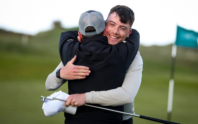 REPRO FREE *PRESS RELEASE NO REPRODUCTION FEE* EDITORIAL USE ONLY North of Ireland Men s Amateur Open, Royal Portrush Golf Club, Portrush 15 5 2026 Dylan Keating celebrates with his Dad after winning Dylan Keating celebrates with his Dad after winning 15 5 2026  Copyright: x INPHO NickxElliottx AC010426