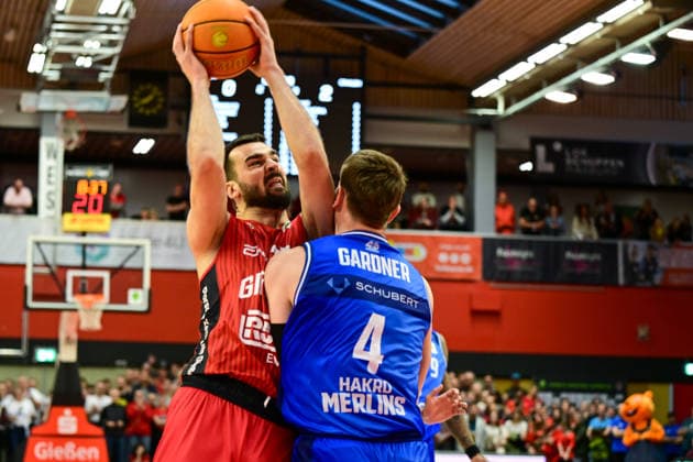Viktor Kovacevic, Brock Gardner 2 Bundesliga Pro A, Play Off Game 4, quarter final, 46ers, Basketball, Basketball season 2025 2026, BBL, Germany, Gießen 46ers Hakro Merlins Crailsheim, Gießen in red, Men, Crailsheim in blue