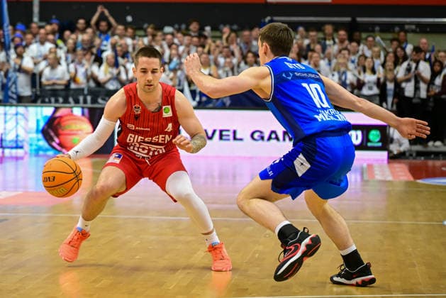 Adnan Arslanagic, Gianni Otto 2 Bundesliga Pro A, Play Off game 4, quarter final, 46ers, Basketball, Basketball season 2025 2026, BBL, Germany, Gießen 46ers Hakro Merlins Crailsheim, Gießen in red, Men, Crailsheim in blue