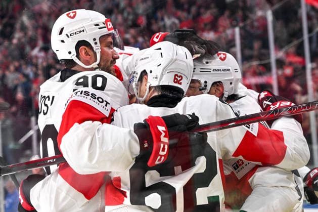 ZURICH, SWITZERLAND MAY 15 Switzerland celebrate a goal during the 2026 IIHF Ice Hockey World Championship Switzerland game between USA and Switzerland at Swiss Life Arena on May 15, 2026 in Zurich, Zurich Zurich Swiss Life Arena Zurich Switzerland Copyright: xJustPictures.ch AndreaxBrancax jp-en-EuSpIm-JP7_ANB_US_Sui_15052026_9355