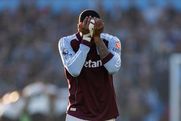 Football - FA Premier League - Aston Villa FC v Liverpool FC BIRMINGHAM, ENGLAND - Friday, May 15, 2026: Aston Villa s Ezri Konsa covering his face before the FA Premier League match between Aston Villa FC and Liverpool FC at Villa Park. (Photo by David Rawcliffe Propaganda) BIRMINGHAM Villa Park WEST MIDLANDS ENGLAND  Copyright: xDavidxRawcliffex P2026-05-15-Aston Villa_Liverpool-33