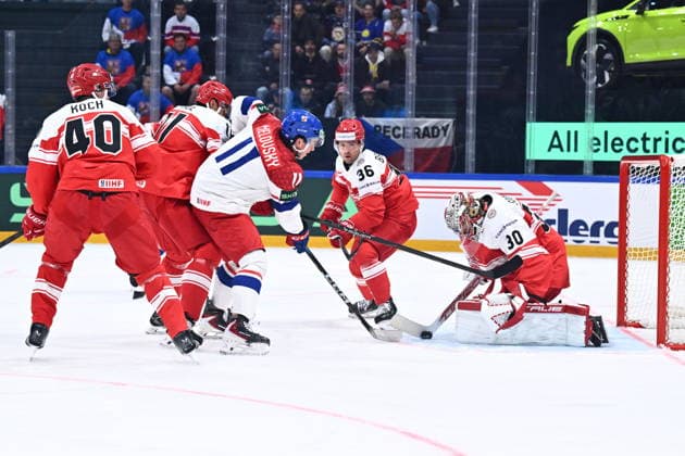 Matyas Melovsky of Czech Republic, center, and goalkeeper Mads Sogard of Denmark in action during the IIHF World Championship, WM, Weltmeisterschaft Group B match Czech Republic vs Denmark on May 15, 2026, Fribourg, Switzerland. (CTKxPhoto RadekxPetrasek) CTKPhotoP2026051508243  CTKPhotoP2026051508243