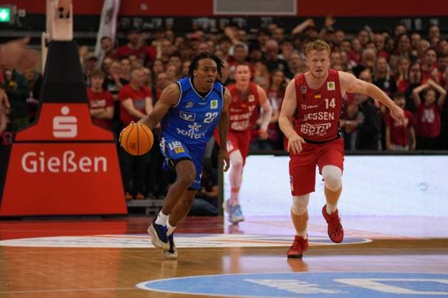 Giessen, Germany, May 15th 2026: JR Madlock ( 22 Crailsheim ) Luis Elias Figge ( 14 Giessen ) during the 2. Basketball- Bundesliga Pro A Playoff match between Giessen 46ers and Hakro Merlin?s Crailsheim at Sporthalle Giessen-OST. (Julia Kneissl SPP) Copyright: xJuliaxKneisslx xSPPx spp-en-JuKnSp-20260515_SPP_JuliaKneissl_29.jpeg