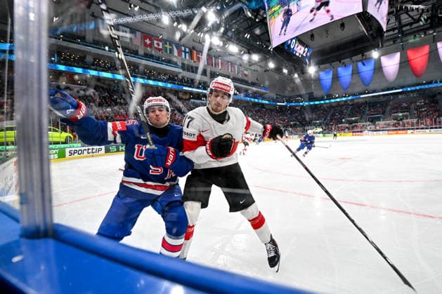 ZURICH, SWITZERLAND MAY 15 Connor Clifton of United States and Ken Jager of Switzerland in a battle along the boards during the 2026 IIHF Ice Hockey World Championship Switzerland game between USA and Switzerland at Swiss Life Arena on May 15, 2026 in Zurich, Zurich Zurich Swiss Life Arena Zurich Switzerland Copyright: xJustPictures.ch AndreaxBrancax jp-en-EuSpIm-JP7_ANB_US_Sui_15052026_2736