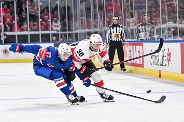 ZURICH, SWITZERLAND MAY 15 Will Borgen of United States and Roman Josi of Switzerland in a battle for the puck during the 2026 IIHF Ice Hockey World Championship Switzerland game between USA and Switzerland at Swiss Life Arena on May 15, 2026 in Zurich, Zurich Zurich Swiss Life Arena Zurich Switzerland Copyright: xJustPictures.ch AndreaxBrancax jp-en-EuSpIm-JP7_ANB_US_Sui_15052026_9984