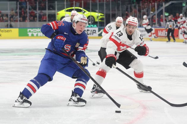 World Championship 2026 USA SUI Max Plante vs Nico Hischier 15 05 2026 Swiss Life Arena Zuerich , SWITZERLAND, Men IIHF Ice Hockey World Championship Zurich 2026 Group USA Switzerland Max Plante li,USA vs Nico Hischier Switzerland