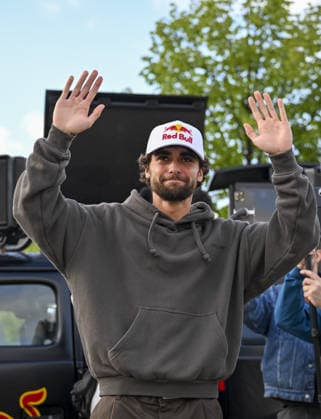 Red Bull athlete Arda Saatci welcomed in Berlin BERLIN, GERMANY - MAY 15: Red Bull athlete Arda Saatci, who completed an approximately 600-kilometer ultramarathon attempt from Death Valley National Park in California to Santa Monica Pier in 123 hours, 21 minutes, and 10 seconds, welcomed in Berlin, Germany on May 15, 2026. Thousands of people welcomed Saatci at Brandenburg Airport and showed their love for the successful athlete. Halil Sagirkaya Anadolu Berlin Germany. Editorial use only. Please get in touch for any other usage.  Copyright: x2026xAnadoluxHalilxSagirkayax