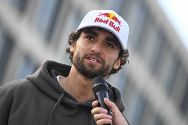 Red Bull athlete Arda Saatci welcomed in Berlin BERLIN, GERMANY - MAY 15: Red Bull athlete Arda Saatci, who completed an approximately 600-kilometer ultramarathon attempt from Death Valley National Park in California to Santa Monica Pier in 123 hours, 21 minutes, and 10 seconds, welcomed in Berlin, Germany on May 15, 2026. Thousands of people welcomed Saatci at Brandenburg Airport and showed their love for the successful athlete. Halil Sagirkaya Anadolu Berlin Germany. Editorial use only. Please get in touch for any other usage.  Copyright: x2026xAnadoluxHalilxSagirkayax