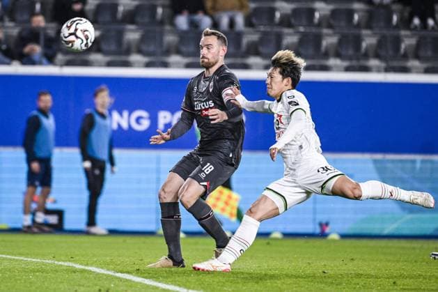 Antwerp s Vincent Janssen and OHL s Takahiro Akimoto pictured in action during a soccer match between Oud-Heverlee Leuven and Royal Antwerp FC, Friday 15 May 2026 in Leuven, on day 8 of the Europe Play-offs (PO2) of the 2025-2026 Jupiler Pro League first division of the Belgian championship. TOM GOYVAERTS TomxGoyvaerts  x174004329x