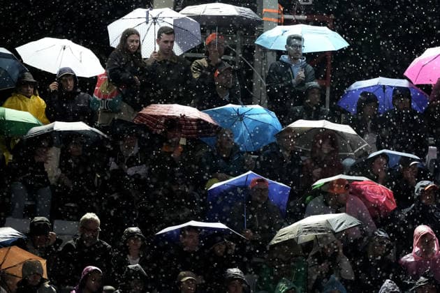 the rain during the match between Jannik Sinner (ITA) vs Daniil Medvedev at the Italian Open in Rome, Friday, May 15, 2026. (Alfredo Falcone LaPresse)  Copyright: xAlfredoxFalcone LaPressex