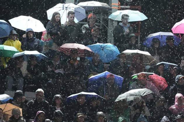 the rain during the match between Jannik Sinner (ITA) vs Daniil Medvedev at the Italian Open in Rome, Friday, May 15, 2026. (Alfredo Falcone LaPresse)  Copyright: xAlfredoxFalcone LaPressex
