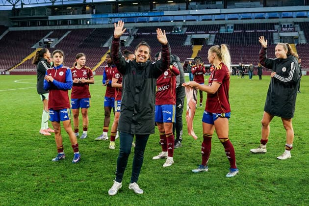 Switzerland AXA Womens Super League 2025 26, Servette FC Chenois Feminin vs FC Zurich Stade de Geneve, Carouge Players of Servette celebrate the victory and entry into the AWSL Final, Daina Bourma of Servette FC Chenois Feminin Copyright: xDanielaxPorcellix