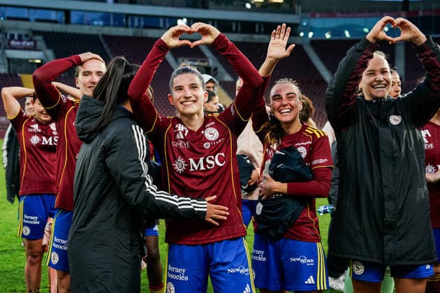 Switzerland AXA Womens Super League 2025 26, Servette FC Chenois Feminin vs FC Zurich Stade de Geneve, Carouge Players of Servette celebrate the victory and entry into the AWSL Final, Laura Tufo of Servette FC Chenois Feminin, Laura Felber Copyright: xDanielaxPorcellix