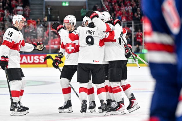ZURICH, SWITZERLAND MAY 15 Switzerland celebrates a goal during the 2026 IIHF Ice Hockey World Championship Switzerland game between USA and Switzerland at Swiss Life Arena on May 15, 2026 in Zurich, Zurich Zurich Swiss Life Arena Zurich Switzerland Copyright: xJustPictures.ch AndreaxBrancax jp-en-EuSpIm-JP7_ANB_US_Sui_15052026_0500