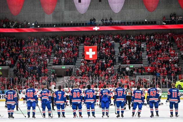ZURICH, SWITZERLAND MAY 15 Switzerland celebrate the victory and listen to the national anthem during the 2026 IIHF Ice Hockey World Championship Switzerland game between USA and Switzerland at Swiss Life Arena on May 15, 2026 in Zurich, Zurich Zurich Swiss Life Arena Zurich Switzerland Copyright: xJustPictures.ch AndreaxBrancax jp-en-EuSpIm-JP7_ANB_US_Sui_15052026_0537